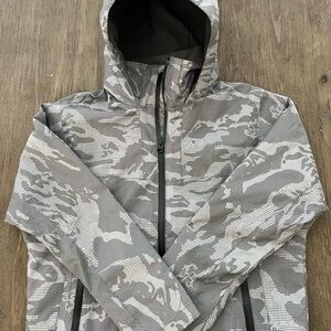 GAP boys Gray and White Camo Rain jacket, Windbreaker, fleece-lined. Size M 8-10